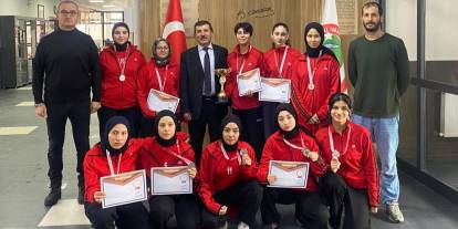 Sivas Kız AİHL sporla zirveye yürüyor