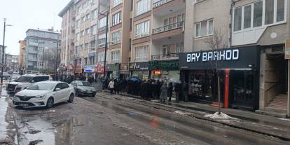 Sivas’ta Et ve Süt Kurumu Önünde Uzun Kuyruklar