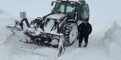 Sivas'ta 4 metreyi aşan karla mücadele