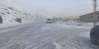 Sivas’ta yüksek kesimlerde ulaşım durdu