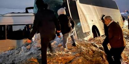 Sivas'ta İşçileri Taşıyan Otobüs Yoldan Çıktı: 6 Yaralı
