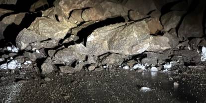 Sivas'ta kara yolunda heyelan