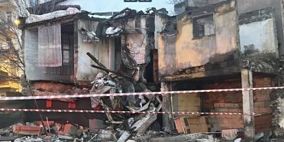 Sivas'ta iki katlı metruk bina çöktü