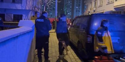 Bıçaklanan çocuk binaya sığındı