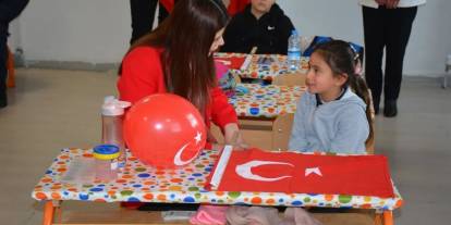 Sivas'ta sınıflar Türk bayraklarıyla donatıldı