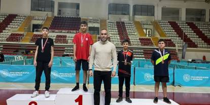 Sivas’ta masa tenisi sporcuları il birinciliği için ter döktü