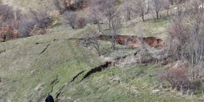Sivas'ta heyelan yaşanan köyün tahliyesi gündemde