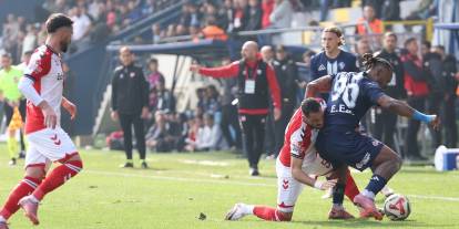 Yiğidolar Kritik Deplasmanda Yıkıldı