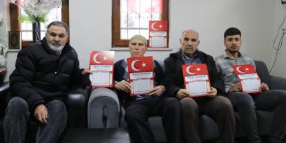 Sivas’ta Türk Bayraklı İmsakiyeler Kapı Kapı Dağıtılıyor