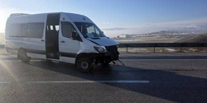 Sivas'ta Öğretmen Servisi Kaza Yaptı: 3 Yaralı