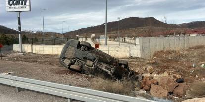 Sivas'ta otomobil devrildi, 1 yaralı