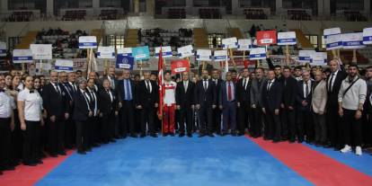 Sivas'ta şampiyona coşkusu törenle başladı