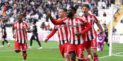 Sivasspor’da Aaron Coşkusu