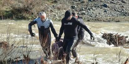 Kayıp olarak aranan kadının cesedi dere yatağında bulundu