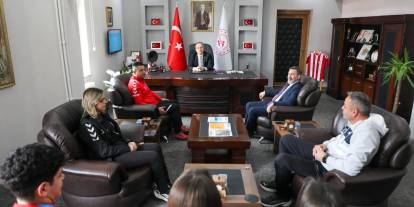 Sivas’ın Gururu Şampiyon Sporcular Ertem’i Ziyaret Etti