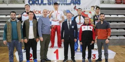 Sivaslı sporcular kürsüde