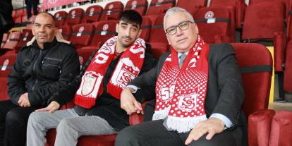 Vali Şimşek Sözünü Tuttu, İhsan Tribünde Yerini Aldı