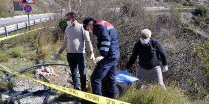 Yol kenarındaki şarampolde kadın cesedi bulundu
