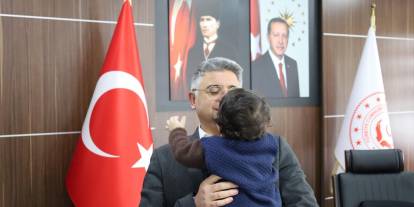 Sivas'ta küçük çocuğa bir aile yuva oldu