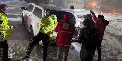 Çamlıbel’de Araçlar Mahsur Kaldı