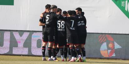 Sivasspor, Serik Spor deplasmanında siyah formayla