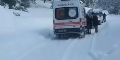 Sivas'ta Ambulans Kara Saplandı, Yol Sorunları Gündemde