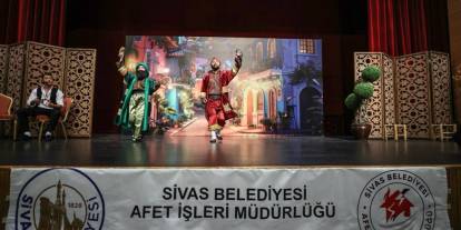 Sivas'ta miniklere Hacivat- Karagöz ile afet eğitimi