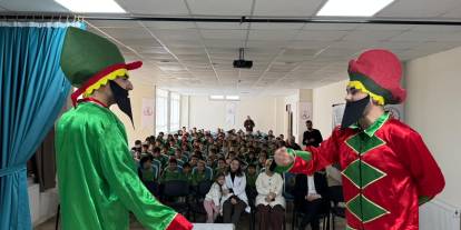 Karagöz ve Hacivat Müzikali Öğrencilerle Buluştu