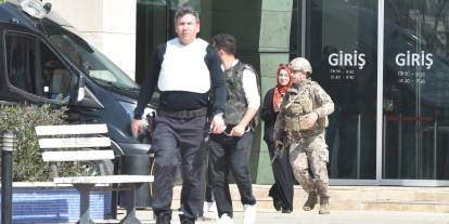 Kaymakamlıkta Silah Sesleri: Bina Tahliye Edildi