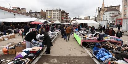Sivas’ta bayram pazarı açıldı