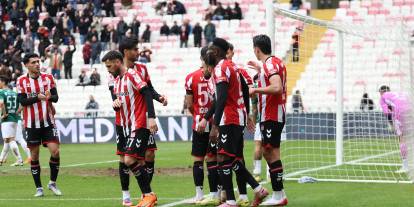 Sivasspor Bu Sezon 11. Galibiyetini Sahasında Kutladı