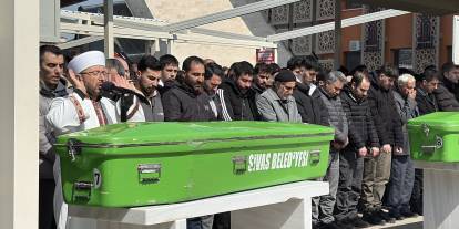 Sivas’ta aile faciası! Katledilen baba ve oğul toprağa verildi