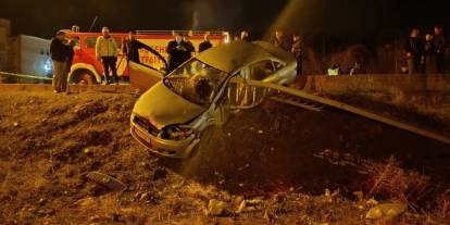 Sivas'ta otomobil bariyerlere çaptı: 1'i ağır, 2 yaralı