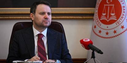 Bakan Gürlek: Aşık Veysel'i rahmetle anıyorum