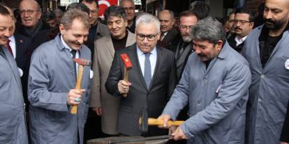 Sivas'ta yağmur altında 'Nevruz' kutlaması