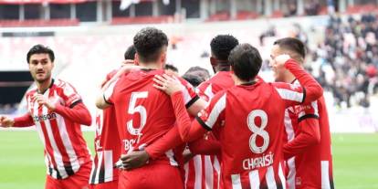 Sivasspor Play-Off kapısını araladı