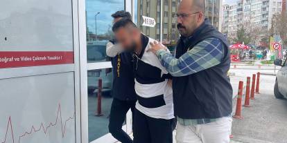 Babasını Öldürüp 1 Gün Aynı Evde Kaldı