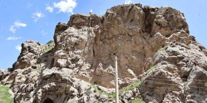 Abdulvahabi Gazi Türbesi’nde kaya düşmesine karşı çalışma başlatıldı