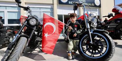 Yazıcıoğlu için motosiklet korteji