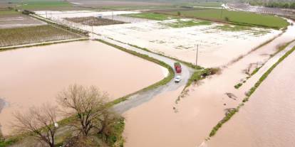 Dereler taştı! Tarım arazileri sular altında kaldı