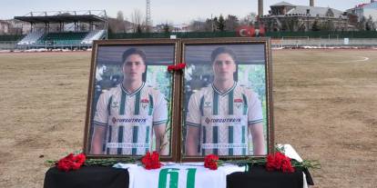 Öldürülen futbolcu Kubilay Kaan Kundakçı, yeşil sahada anıldı