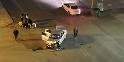 Sivas’ta hafif ticari araç ile otomobil çarpıştı: 2 yaralı