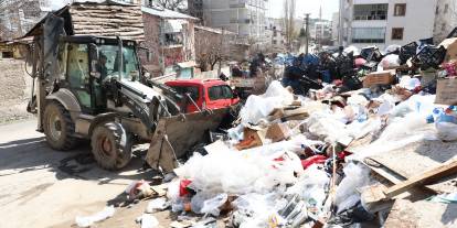 Sivas’ta atık müdahalesi! 3 kamyon çöp kaldırıldı