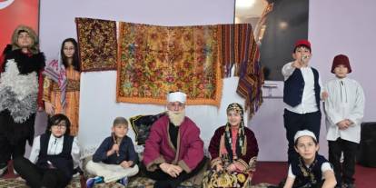 Sivas’ta minik tiyatrocular sahneye damga vurdu