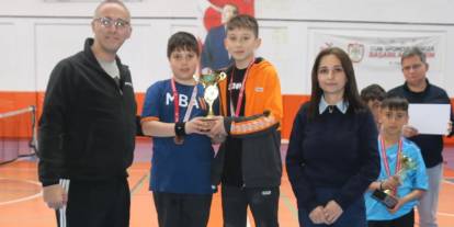 Sivas’ta Küçük Tenisçilerin Madalya Sevinci