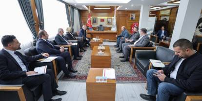 Sivas Belediye Başkanı Uzun halkı dinledi, not aldı