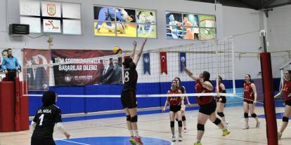 Sivas’ta Liseler Arası Voleybol Turnuvası Tamamlandı