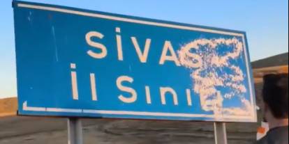 Sivas Tabelasını Köpükle Temizledi, Görüntüler Gündem Oldu
