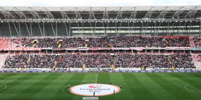 Sivasspor Maçına Yoğun İlgi! Tribünler Doldu, Protokol Akın Etti