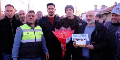 ‘Kavga var’ ihbarıyla çağırdılar, pasta ile karşıladılar